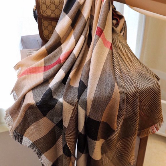 💎✨AUTHENTIC✨💎Burberry scarf - Picture 4 of 7